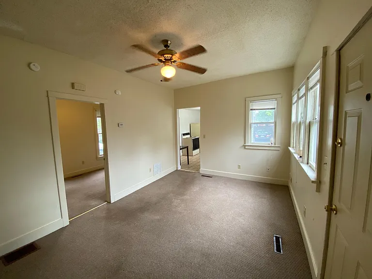 520 Oak St #1 — Photo 5