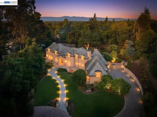 13388 Surrey Ln, Saratoga, CA 95070
