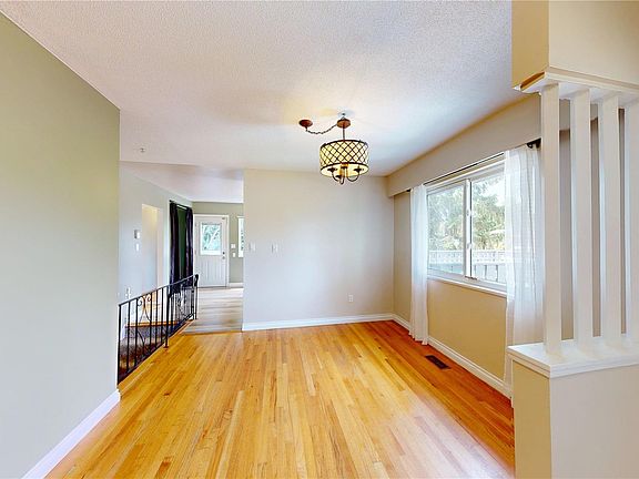 3rd image of 1710 Sprucewood Pl
