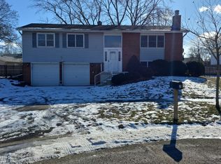 2 Willow Ct, Bolingbrook, IL 60440