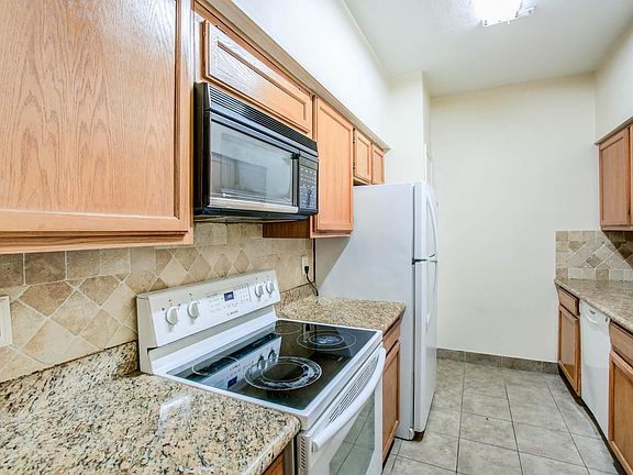 3rd image of 17423 Red Oak Dr