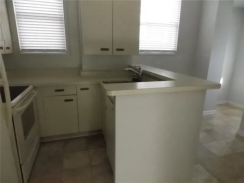 2 bed, $1,400 — Photo 2