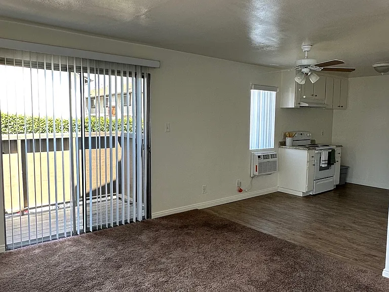 16205 Woodruff Ave — Photo 8