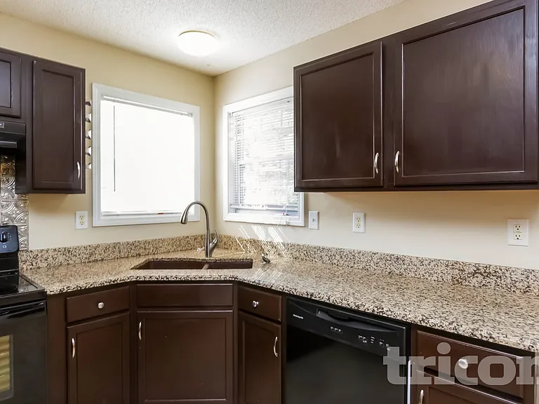 52 Spencer Ct — Photo 6