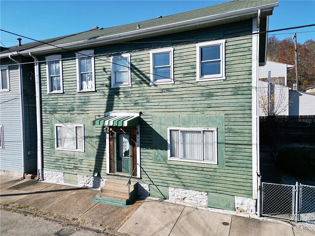 708 4th St photo 1