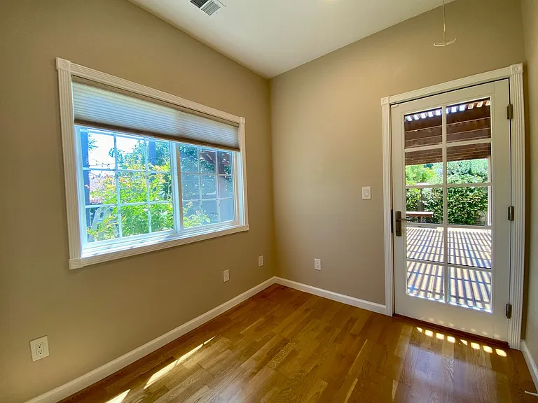 659 Robin Dr — Photo 8