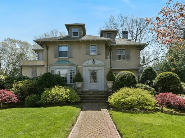 37 Somerset Rd, Lexington, MA 02420