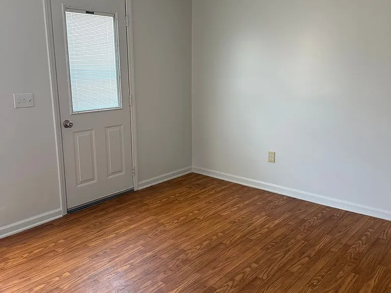 1319 Bonner Ave — Photo 2