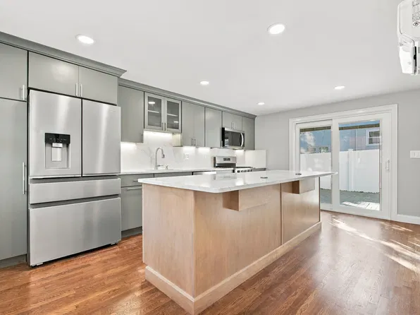 449 E 5th St, South Boston, MA 02127
