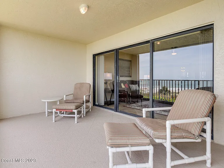 555 Harrison Ave #402 — Photo 28