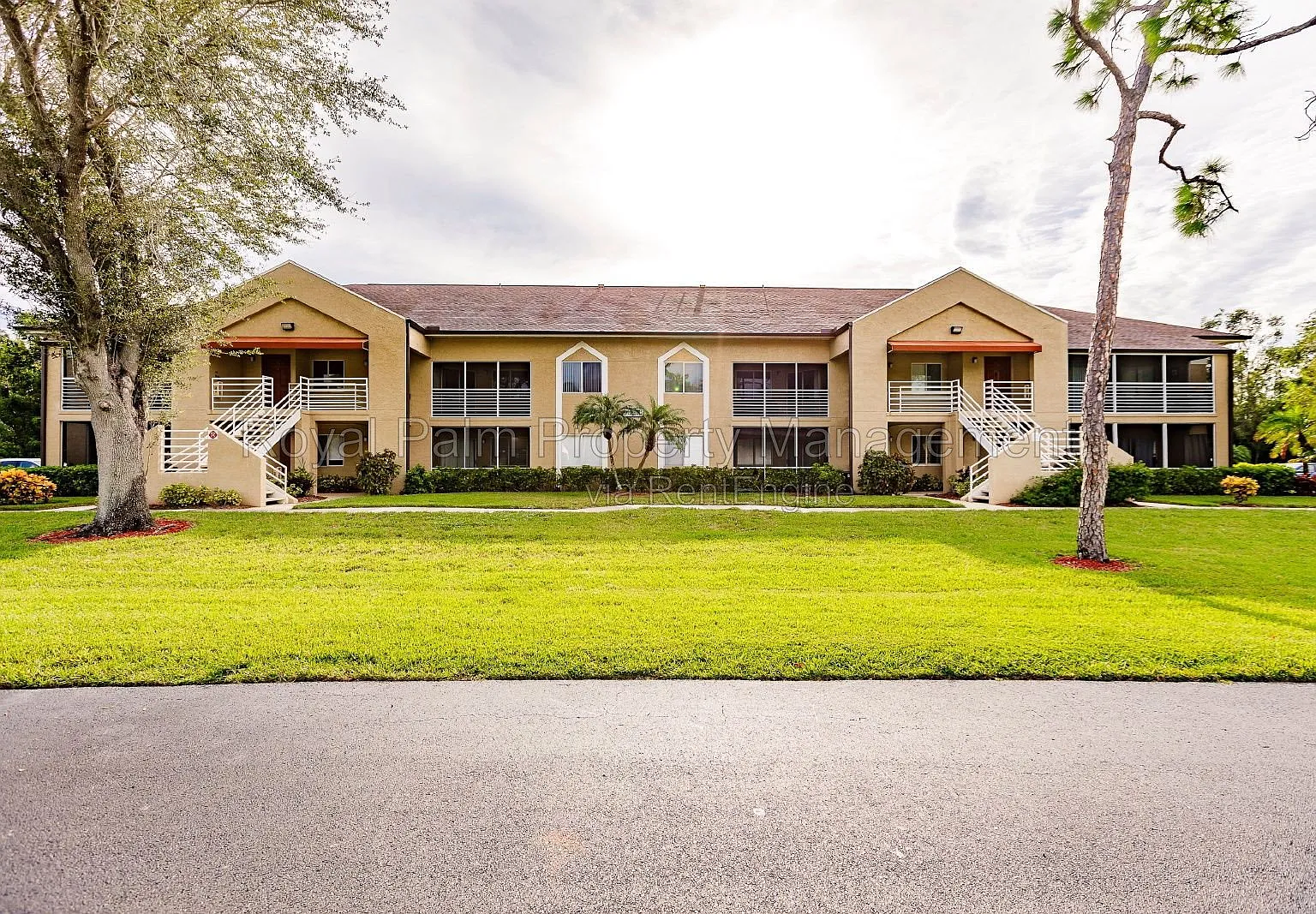 2 bed, 1.0 bath, 812 sqft, $1,649 — Photo 1