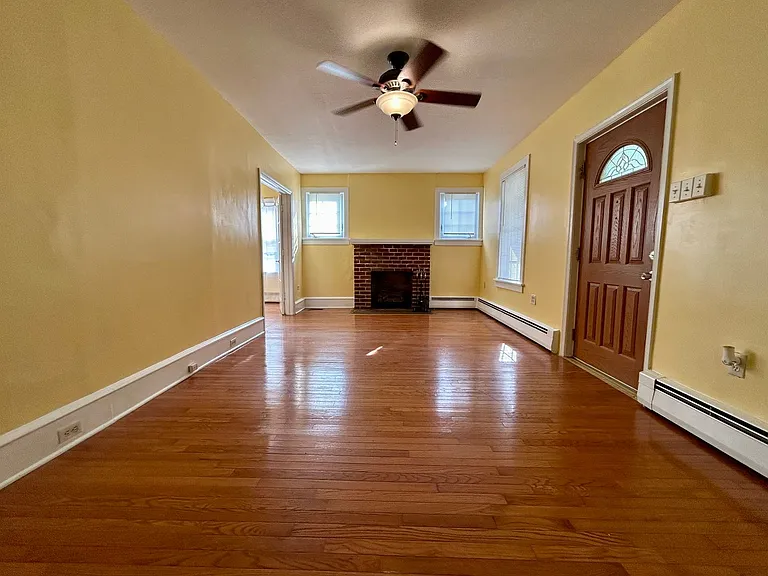 112 W Highland Ave — Photo 2