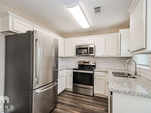 2nd image of 126 Kellyn Oaks Dr