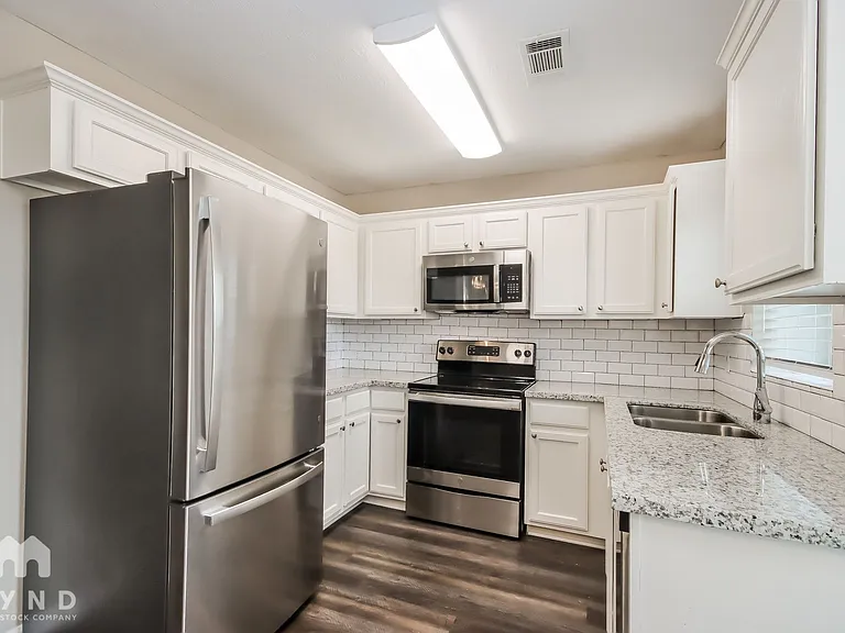 126 Kellyn Oaks Dr — Photo 2