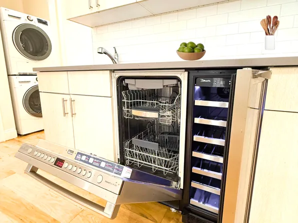 1075 Greene Avenue image 6 of 9