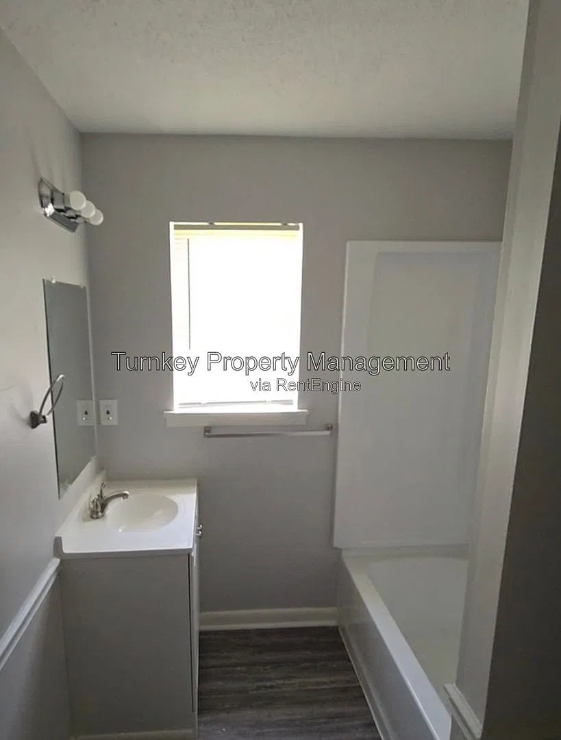 3 bed, 1.0 bath, 910 sqft, $1,025 — Photo 3