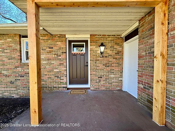 5th image of 1613 Shady Oak Ln