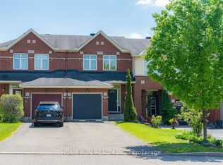 102 Kimberwick Cres, Ottawa, ON K1V 1K7
