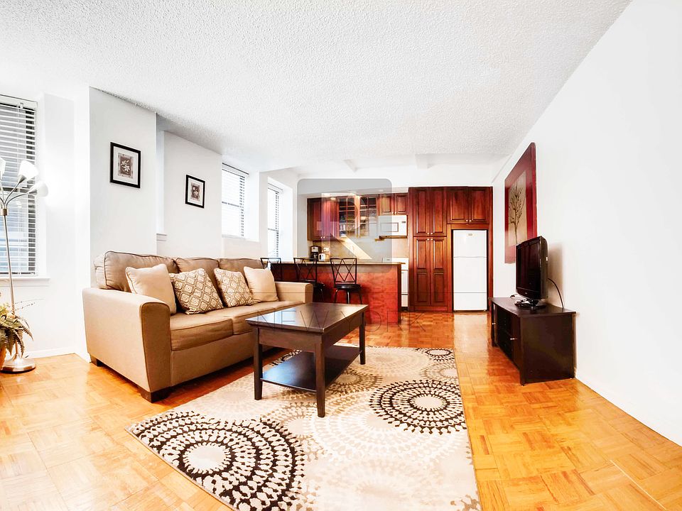 1st image of 150 W 51st St APT 1527