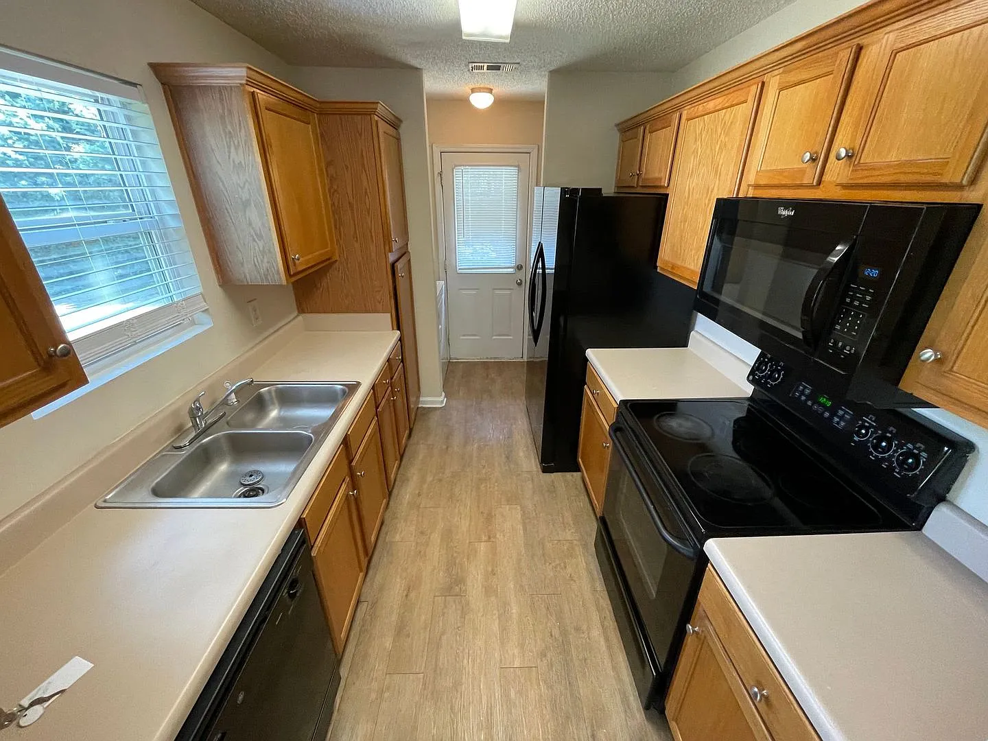 Bridgewater Home! Pre-Leasing For August 2 2027! — Photo 3