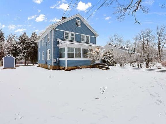 3rd image of 42 Woodland St