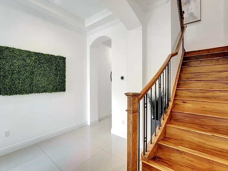 500 NE Wavecrest Way — Photo 13