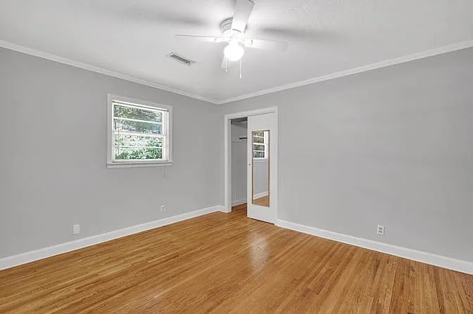 Kingsway Cir — Photo 2
