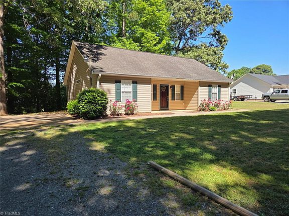 3rd image of 246 Eaglewood Ln
