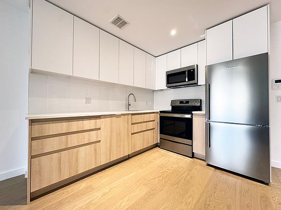 4th image of 2395 Palisade Ave Unit Penthouse 6
