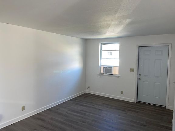 5th image of 3702 Killam Ave