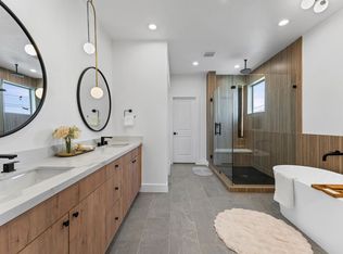 1122 W 17th St #E, Houston, TX 77008