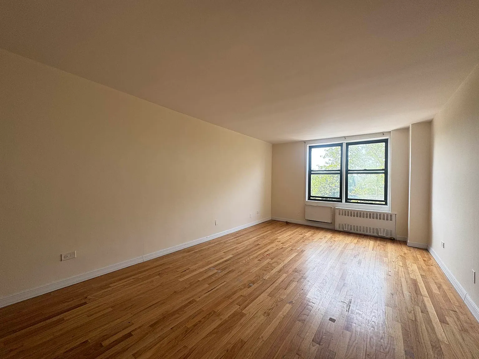 69-01 35th Avenue — Photo 3