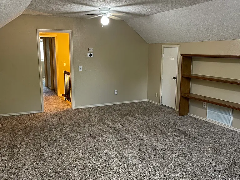 800 N Parkview Cir — Photo 24