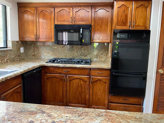 5th image of 301 W Loraine St