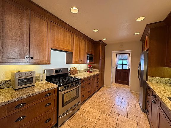 5th image of 4858 Coldbrook Ave