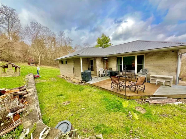 69641 Holley St, Martins Ferry, OH 43935