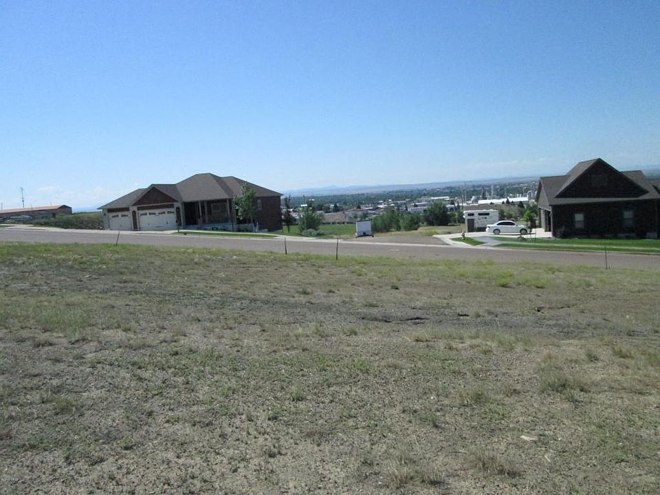 1st image of 913 Skyline Dr NE