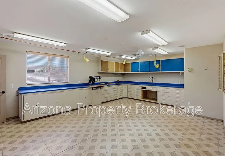 1933 W Tanya Trl — Photo 35