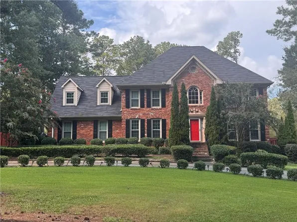 290 Dix Lee On Dr, Fayetteville, GA 30214