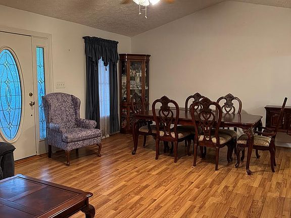 5th image of 235 Stoneridge Dr