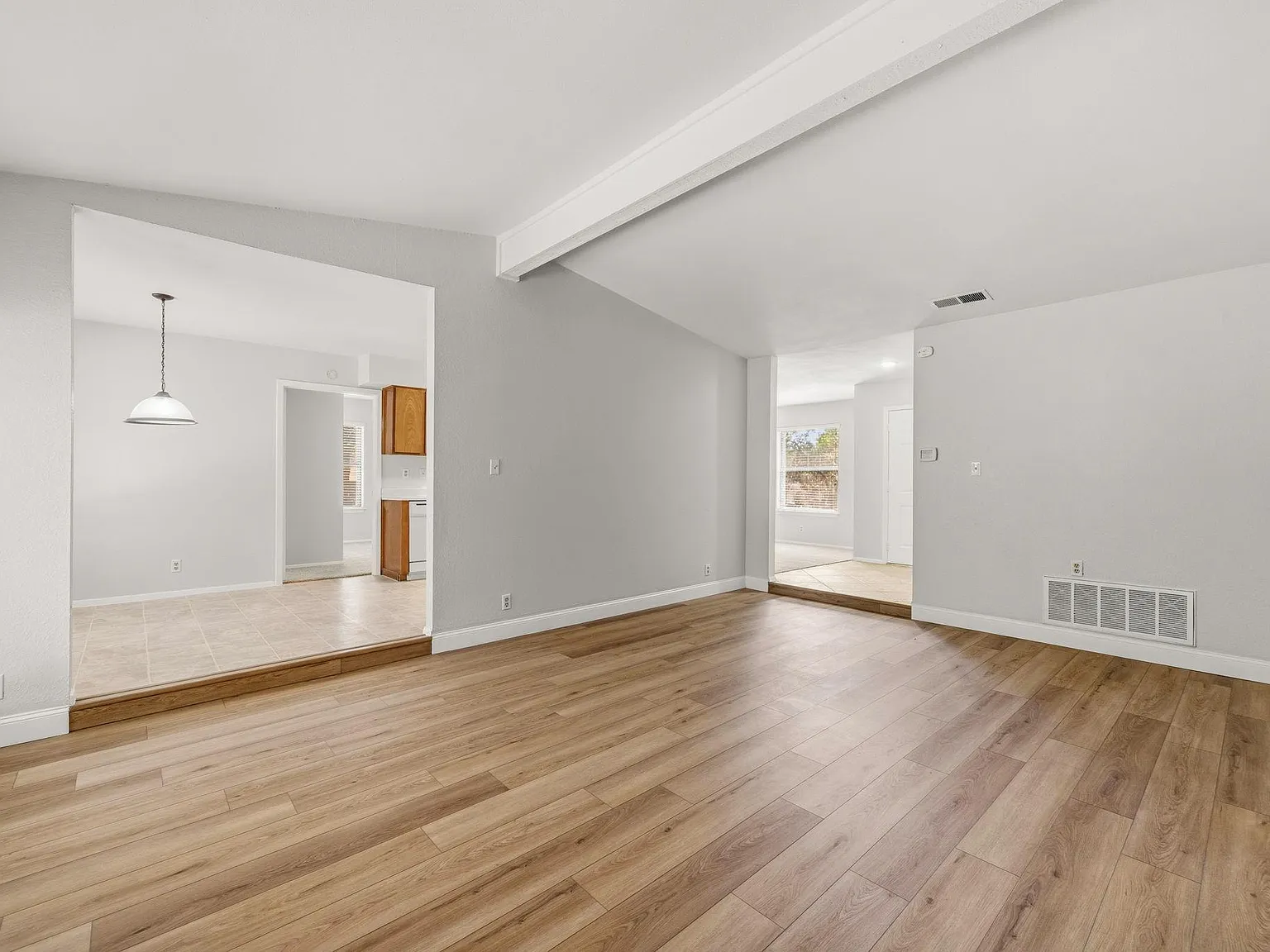 3 bed, 2.0 bath, 1500 sqft, $2,100 — Photo 3