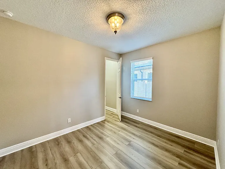 10738 Pleasant Knoll Dr — Photo 3