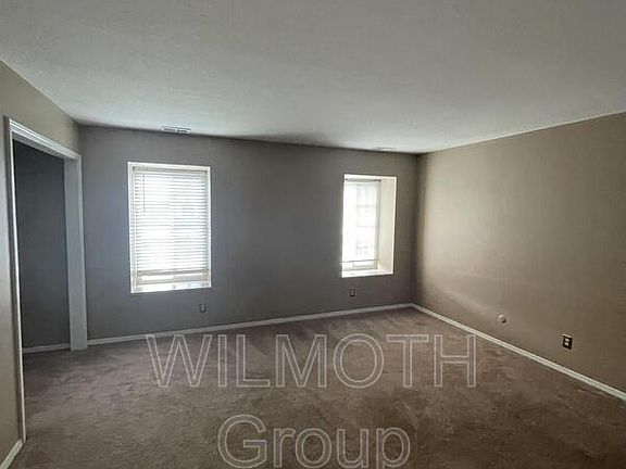 3rd image of 921 Hoover Village Dr APT C