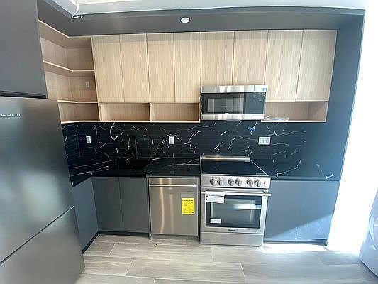4th image of 881 Lexington Ave #404