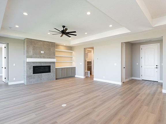 4th image of 1427 N Highland Pkwy #33