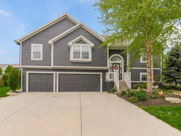 1307 Honeysuckle Ct, Liberty, MO 64068