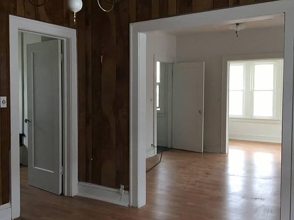 5th image of 2371 Burdett Ave