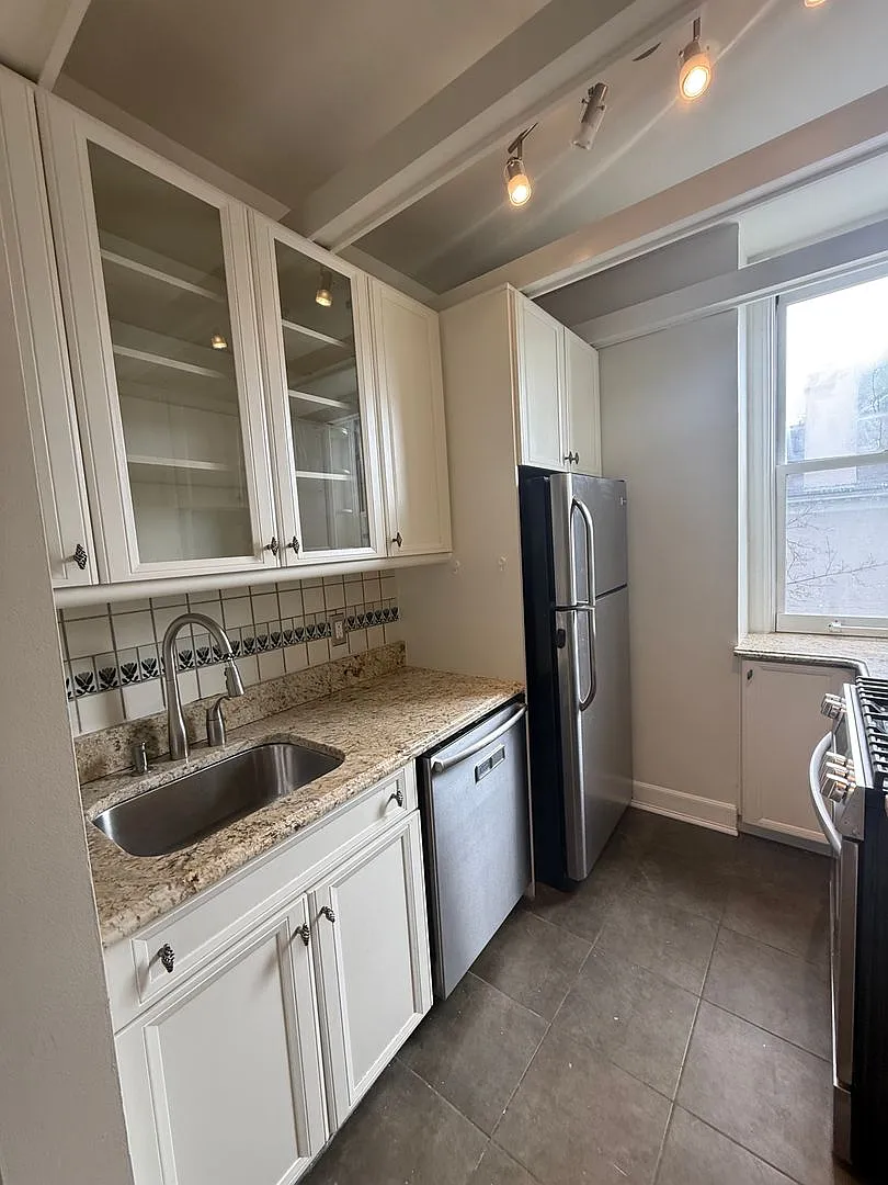 Beautiful and spacious 2 BR 2FB Penthouse unit in the Georgetown neighborhood — Photo 4