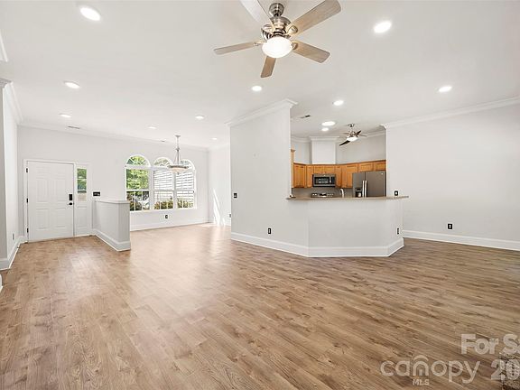 5th image of 8011 Maxwelton Dr