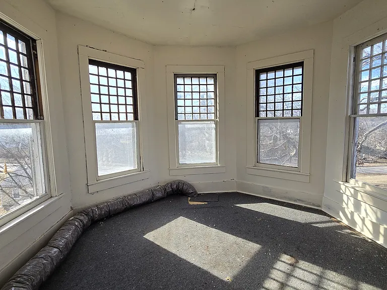 102 Emerson St — Photo 17